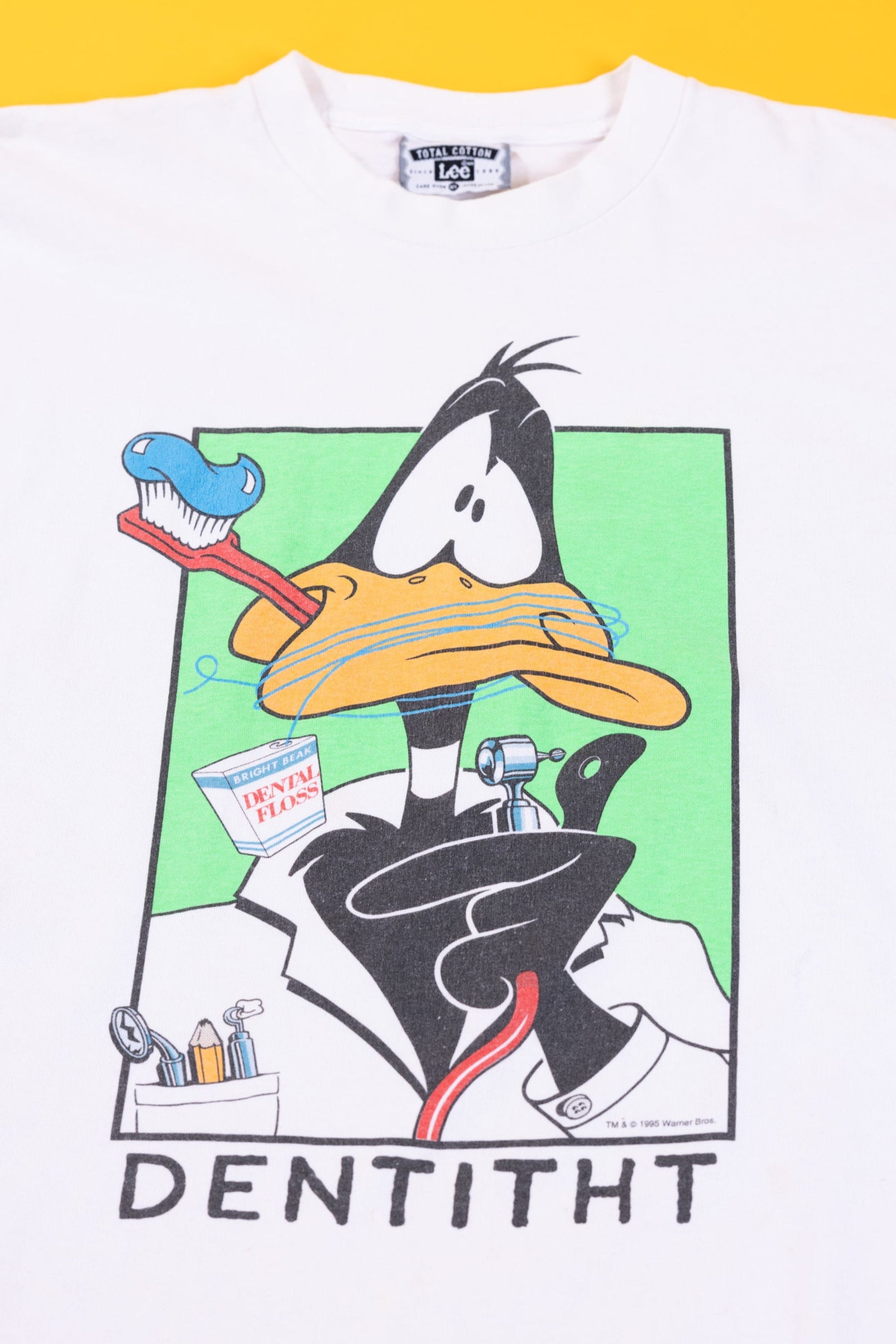 Vintage 1995 Disney Daffy Duck "Dentitht" T-shirt