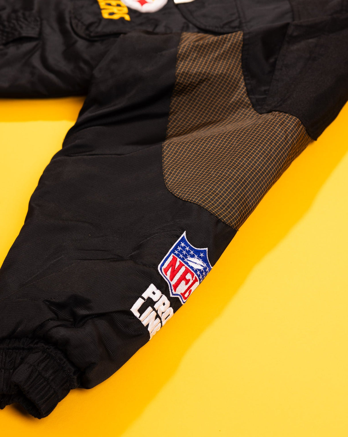 Vintage 90s Logo Athletic Pittsburgh Steelers Puffer Jacket