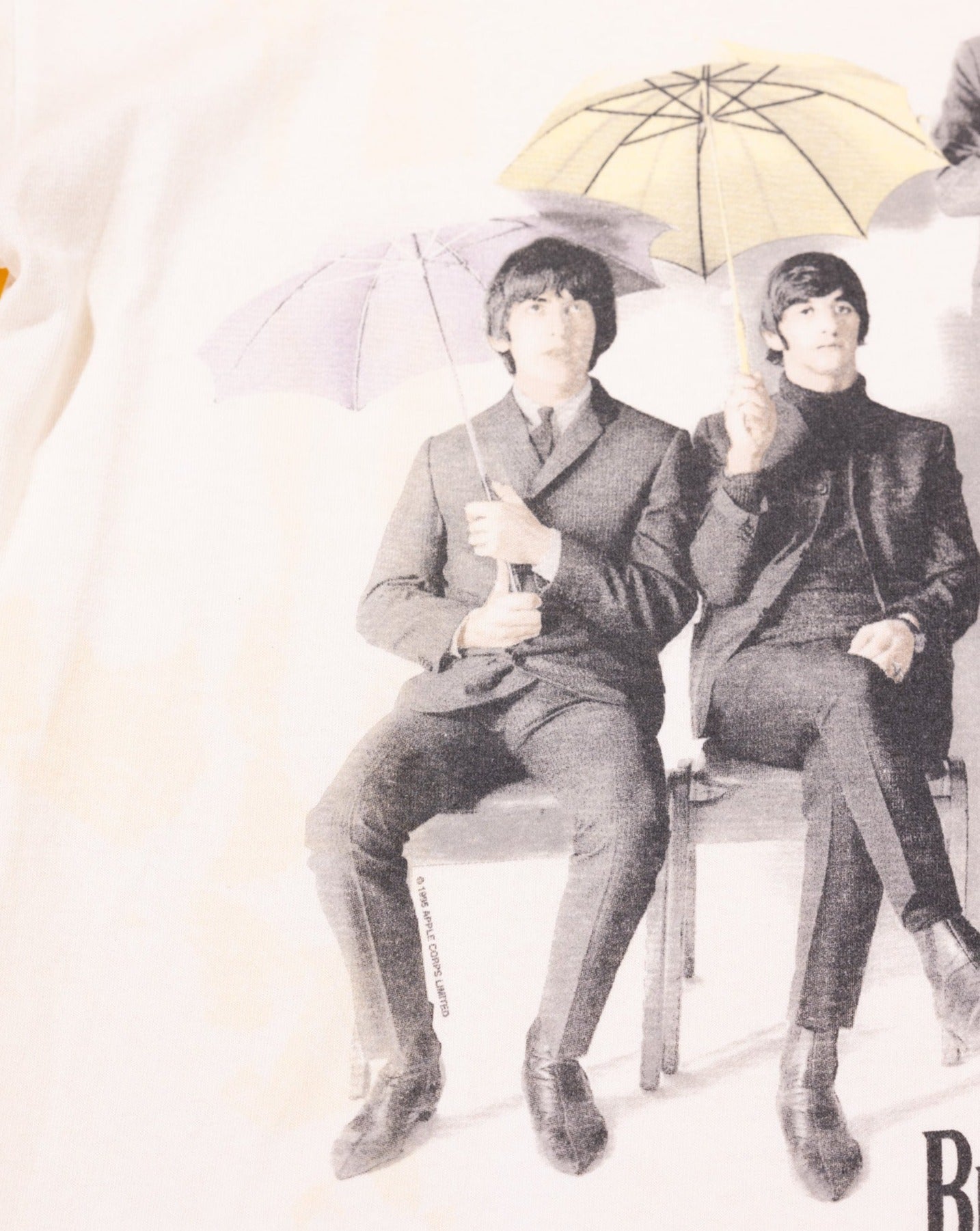 Vintage ビートルズ 1995 APPLE Tシャツ Vintage 1995 Beatles Umbrella T-shirt – Retro Candy World