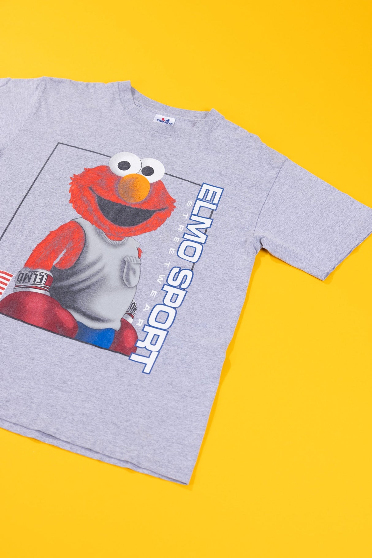 Vintage 90s Elmo Sport Streetwear T-shirt